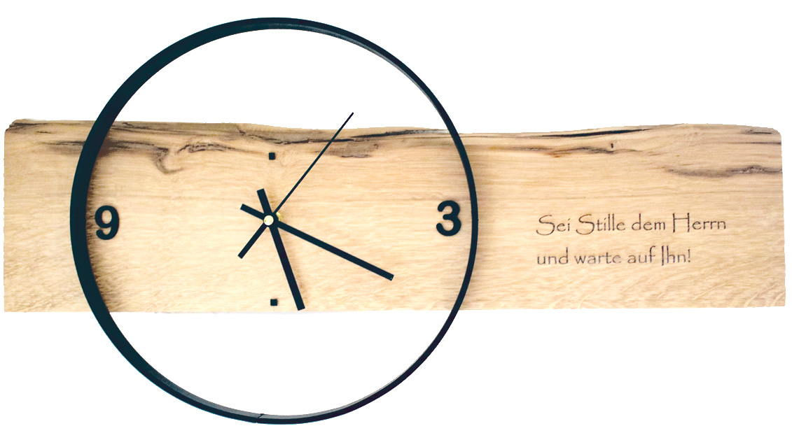 Holzwanduhr "Sei stille dem Herrn"